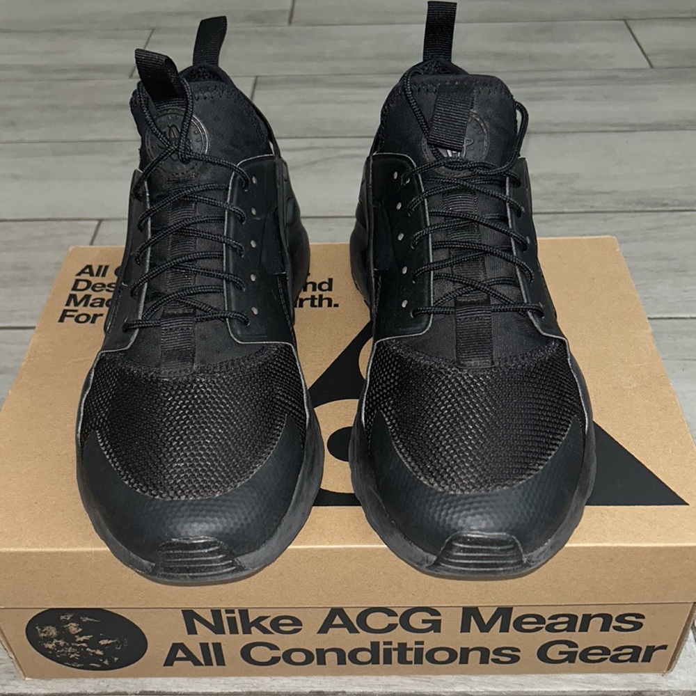 Nike Air Huarache , Men’s Size 10 . Black/Anthracite/Black
Style: 819685-200 - Picture 2 of 7